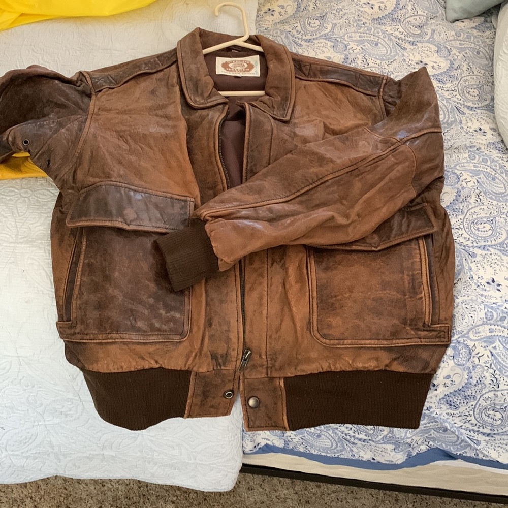 Vintage leather bomber jacket - Picture 2 of 3